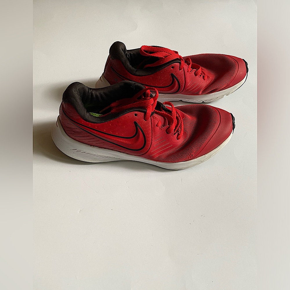 Nike Star Runner 5Y athletic shoes